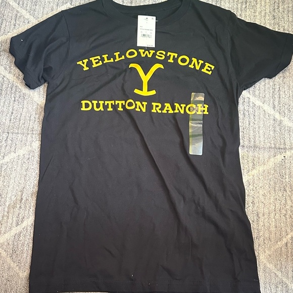 Other - Yellowstone graphic tee Dutton ranch - NWT size small